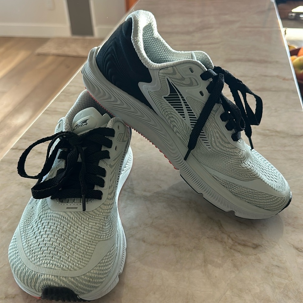 Altra Torin 5 Women’s shoes size 8